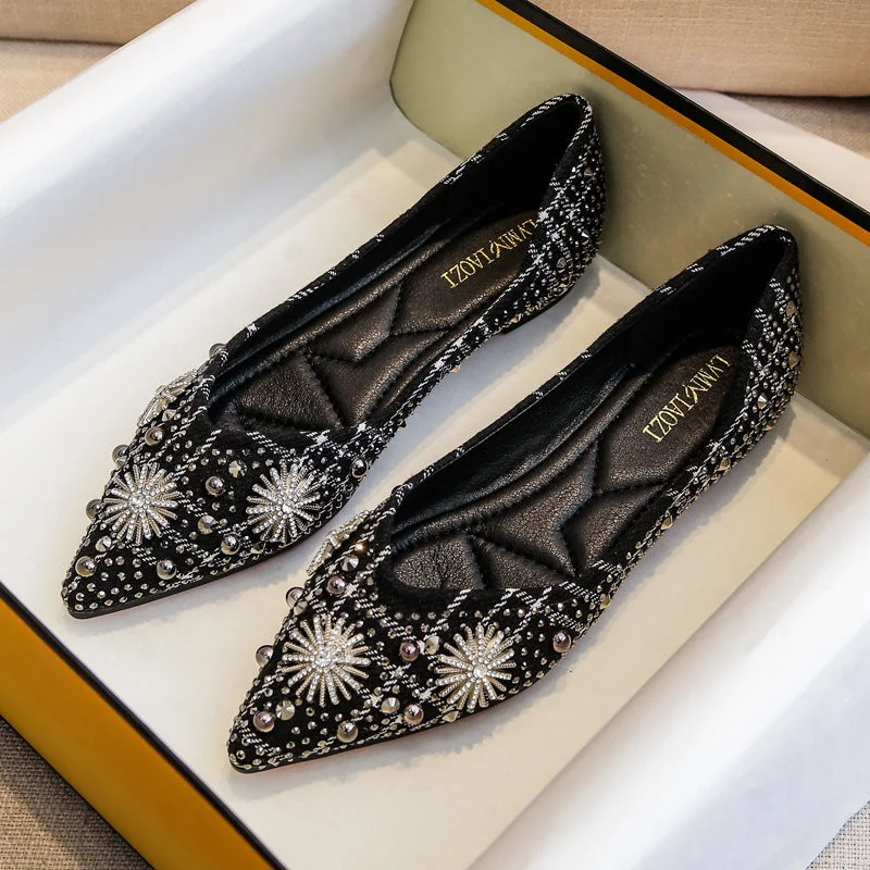 2022 New Spring Female Outdoor Sandals Women Rhinestone Rivets Large Size Flat Shoes Beaded Moccasin Design 2022 New Spring Female Outdoor Sandals Women Rhinestone Rivets Large Size Flat Shoes Beaded Moccasin Design