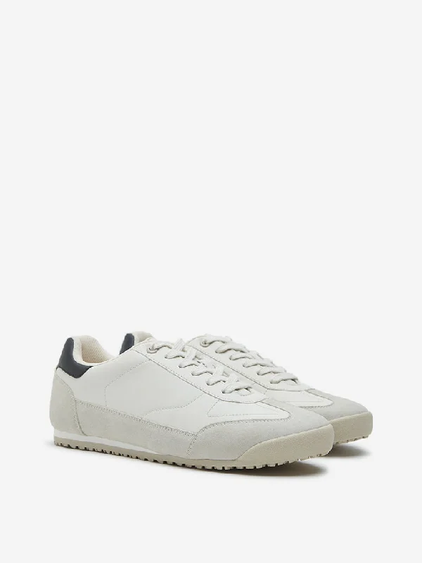 LUNA BLU Taupe Lace-Up Sneakers Tassel Driving Shoe Look 
